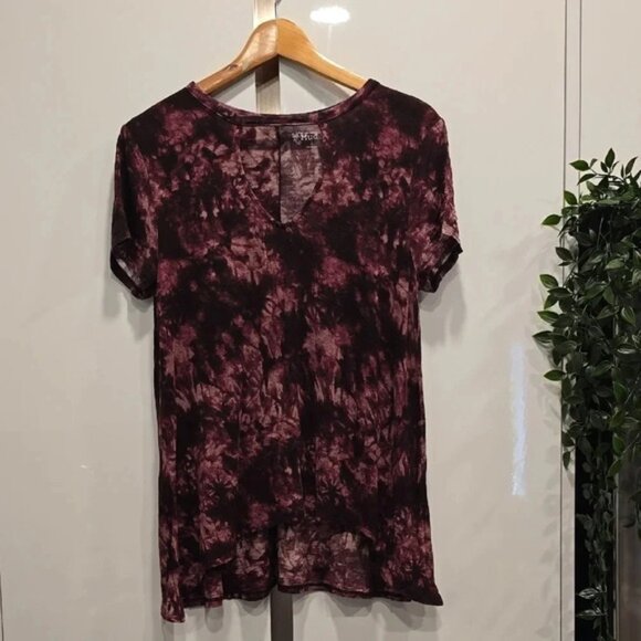 Mudd maroon floral top  with short flutter sleeves - Picture 1 of 6